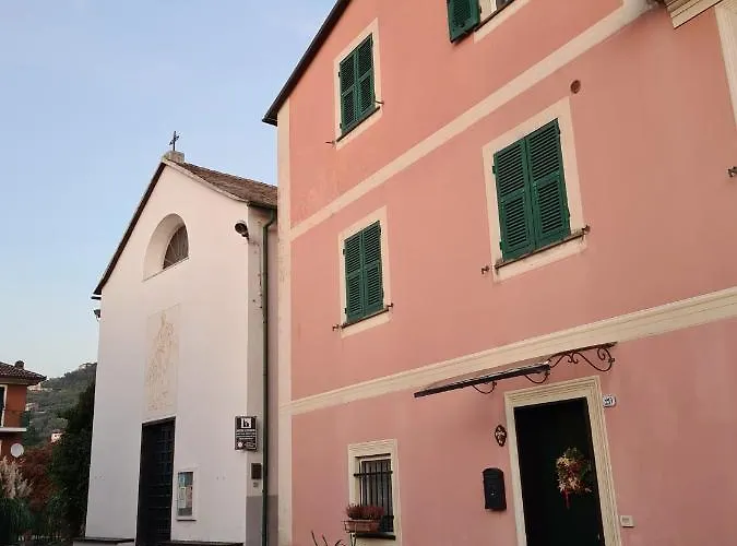 Il Borgo Di Ra San Salvatore (Genoa)